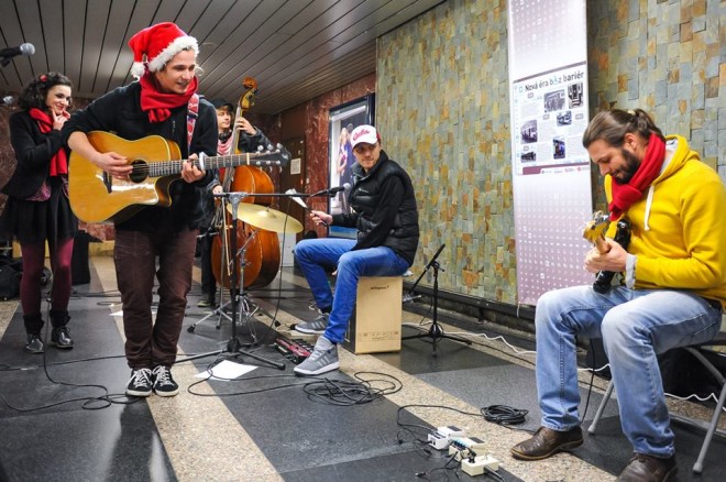 B&Š metro celá kapela.jpg